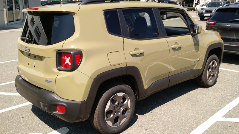 Illustration for article titled Jeep Renegade Manual Test Drive